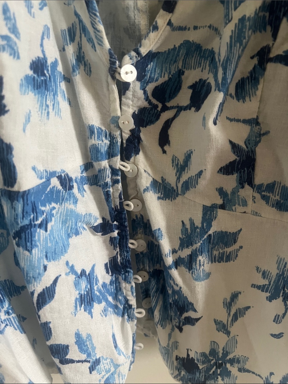 H&M Blue & White Floral V-Neck Button-Front Blouse - Linen Blend - Picture 3 of 3